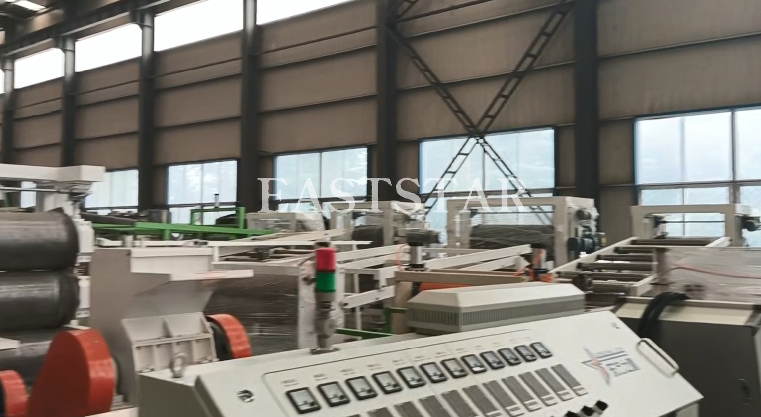 زيارة عميل خارجي للتعاون في مجال خط بثق الألواح البلاستيكية ABS