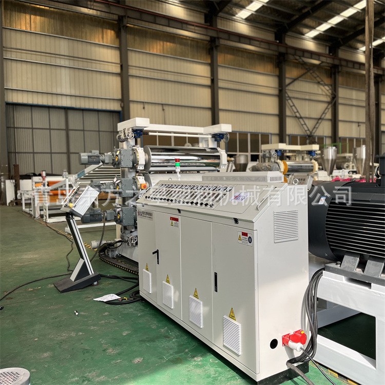 زيارات العملاء لخط إنتاج الألواح ذات النمط الماسي PVC لتربية الحيوانات