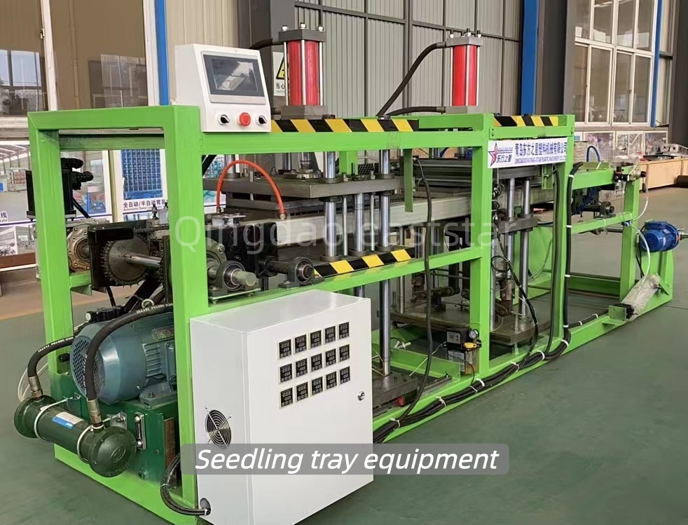 عملاء هنود يزورون صينية الشتلات ومعدات التحكم في الجذور، ويناقشون حلول الزراعة الزراعية الحديثة