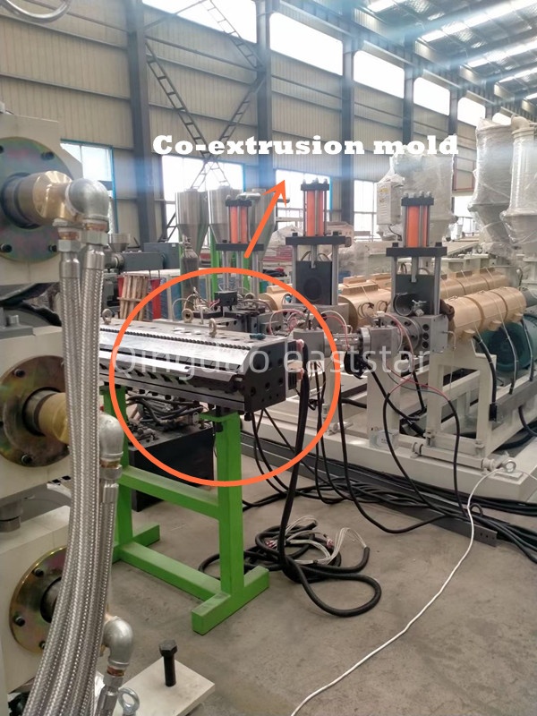 يتيح خط إنتاج صفائح البثق المشترك متعدد الطبقات ABS الاحترافي تصنيع المواد المركبة عالية الأداء